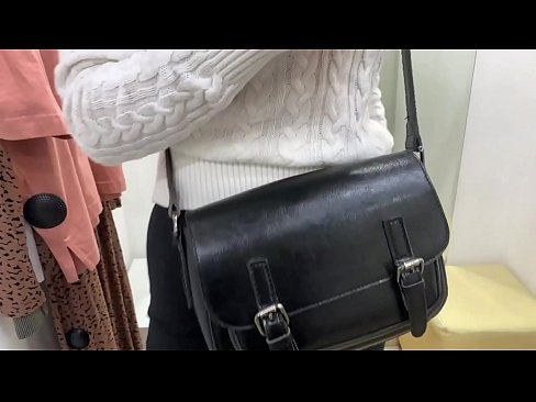 ❤️ Masturbasi publik dari jalang muda FeralBerry dengan dildo di kamar pas ❤️ Porno di id.porngifer.ru ️